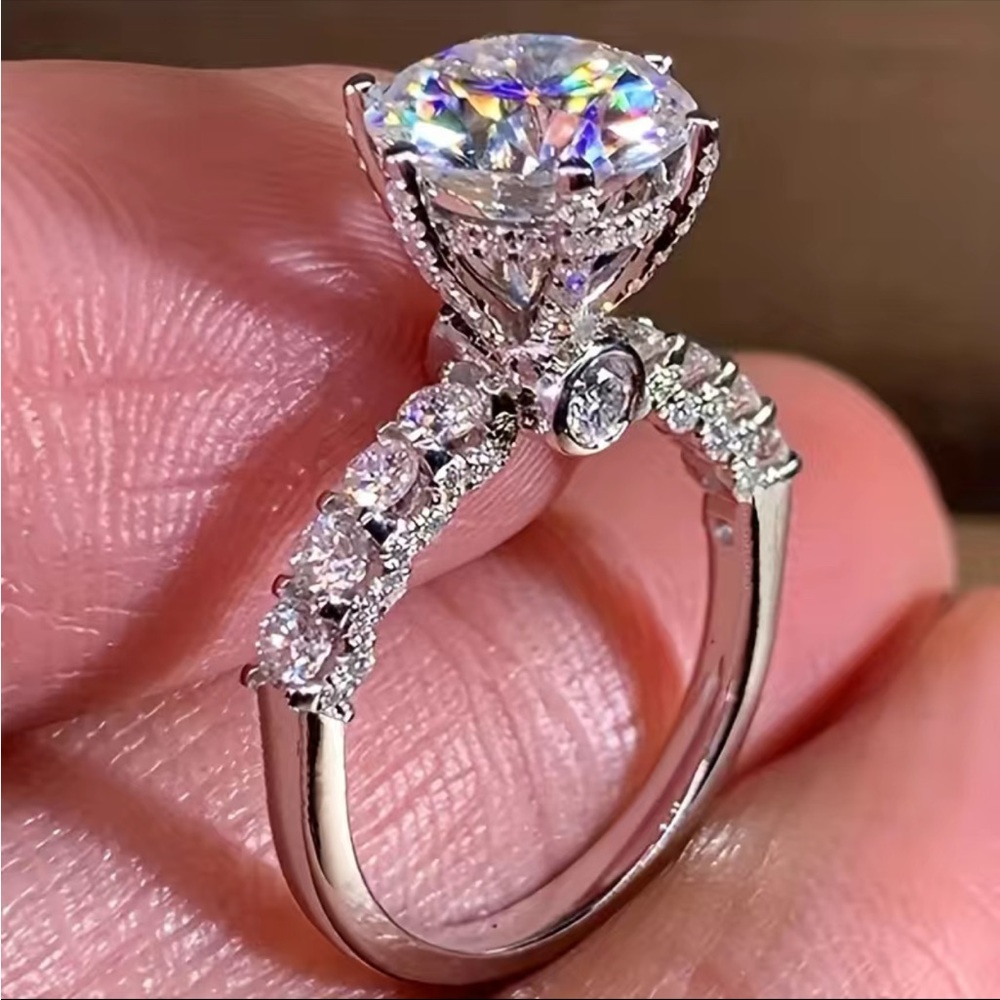 New Women’s 925 Silver Round Cut Diamond Ring - Picture 2 of 5